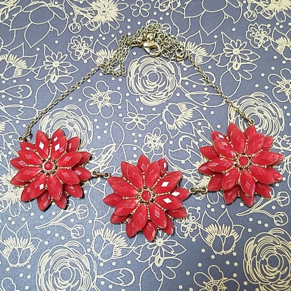 Flower statement necklace - Picture 2 of 2